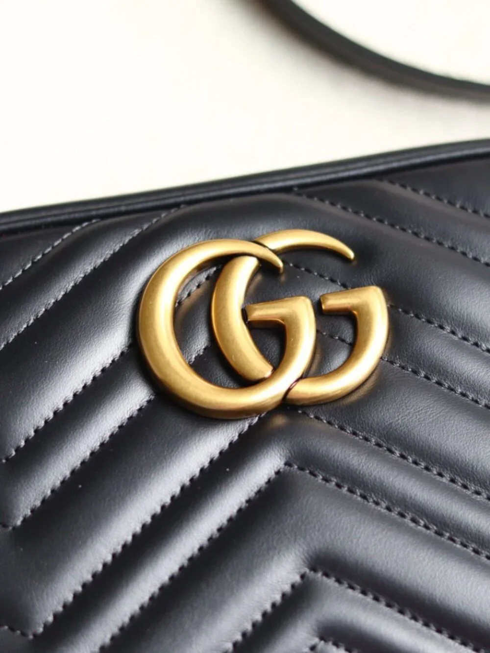 Gucci Bag - Picture 2 of 9